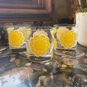 Vintage Daisy Cocktail Glasses Set of Three